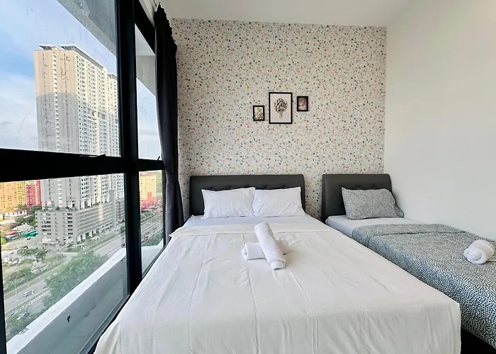 New 2Br Or 3Br Homey Getaway Stay 7 To 10 Pax At Urban Suites, Georgetown By Urban Staycation Lod