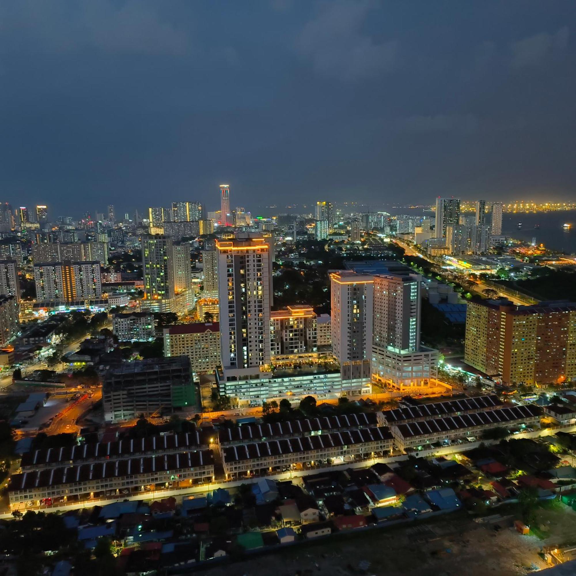 New 2br Or 3br Homey Getaway 7 To 10 Pax At Urban Suites, Georgetown By Urban Staycation Lod Apartment Jelutong