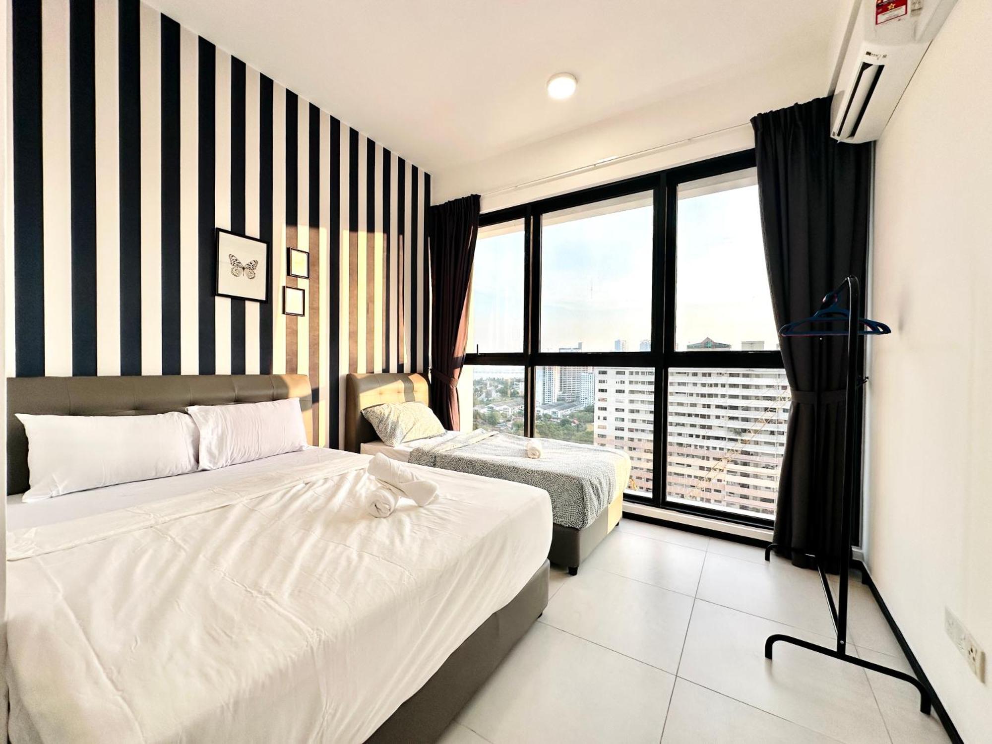 New 2br Or 3br Homey Getaway 7 To 10 Pax At Urban Suites, Georgetown By Urban Staycation Lod *