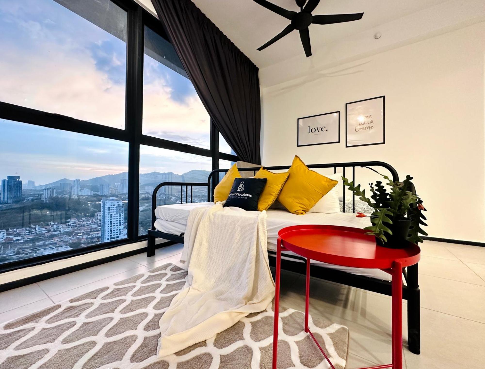 New 2br Or 3br Homey Getaway 7 To 10 Pax At Urban Suites, Georgetown By Urban Staycation Lod *