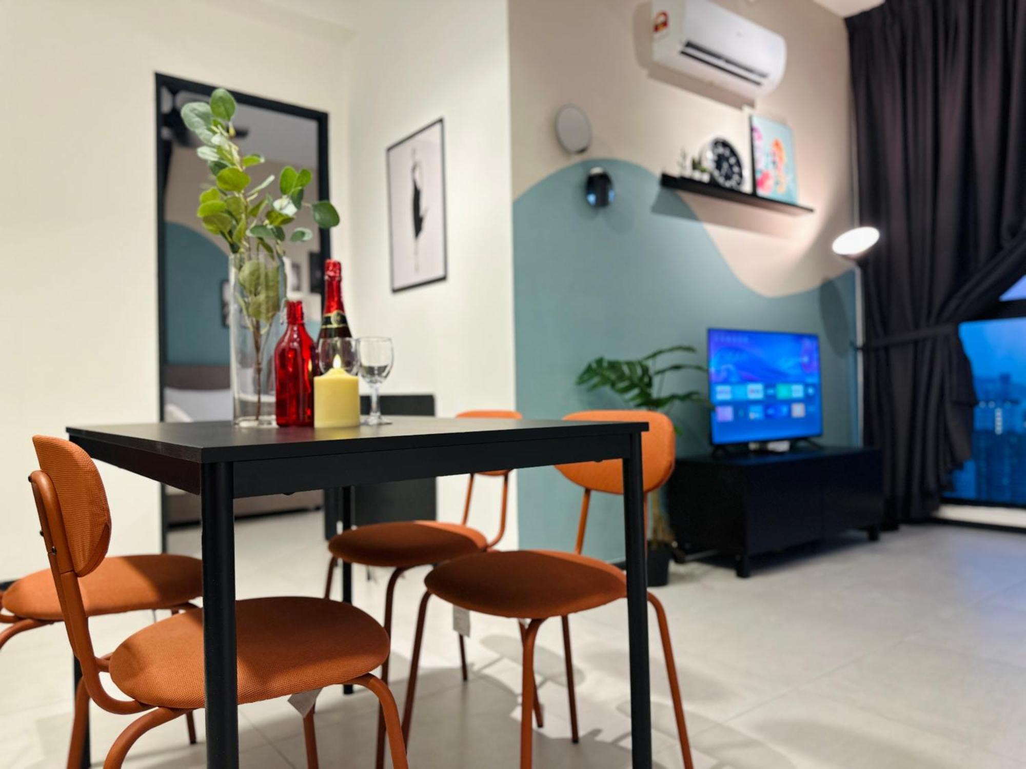 Apartment New 2br Or 3br Homey Getaway 7 To 10 Pax At Urban Suites, Georgetown By Urban Staycation Lod *