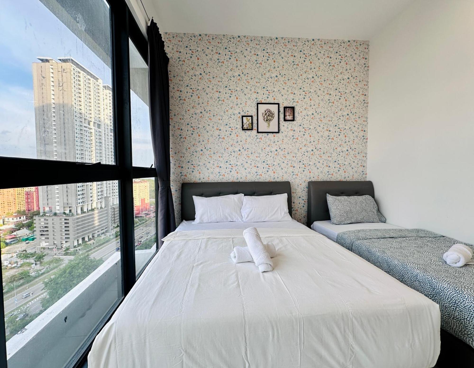New 2br Or 3br Homey Getaway 7 To 10 Pax At Urban Suites, Georgetown By Urban Staycation Lod * Jelutong