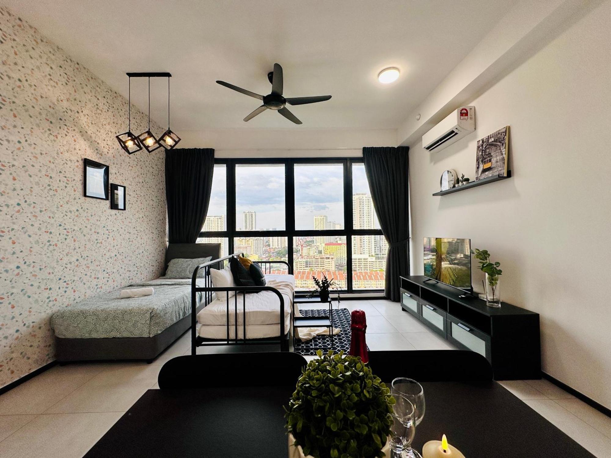 Apartment New 2br Or 3br Homey Getaway 7 To 10 Pax At Urban Suites, Georgetown By Urban Staycation Lod
