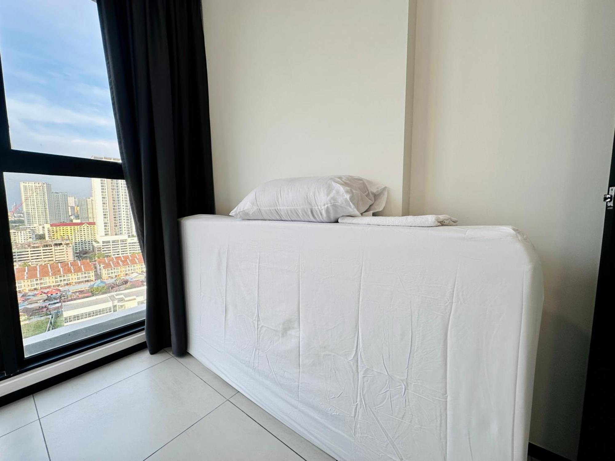 New 2br Or 3br Homey Getaway 7 To 10 Pax At Urban Suites, Georgetown By Urban Staycation Lod Apartment Jelutong
