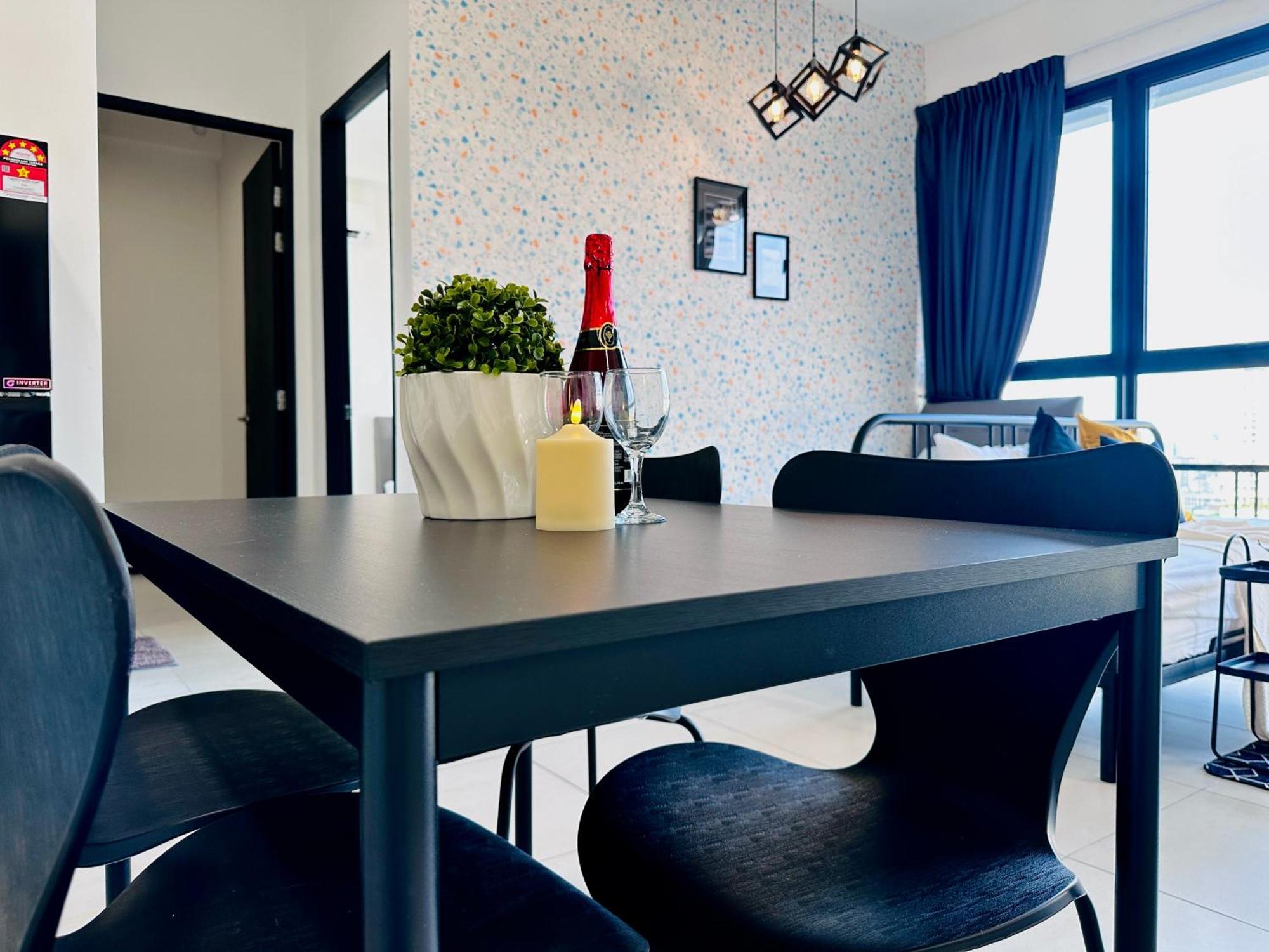 New 2br Or 3br Homey Getaway 7 To 10 Pax At Urban Suites, Georgetown By Urban Staycation Lod Apartment Jelutong