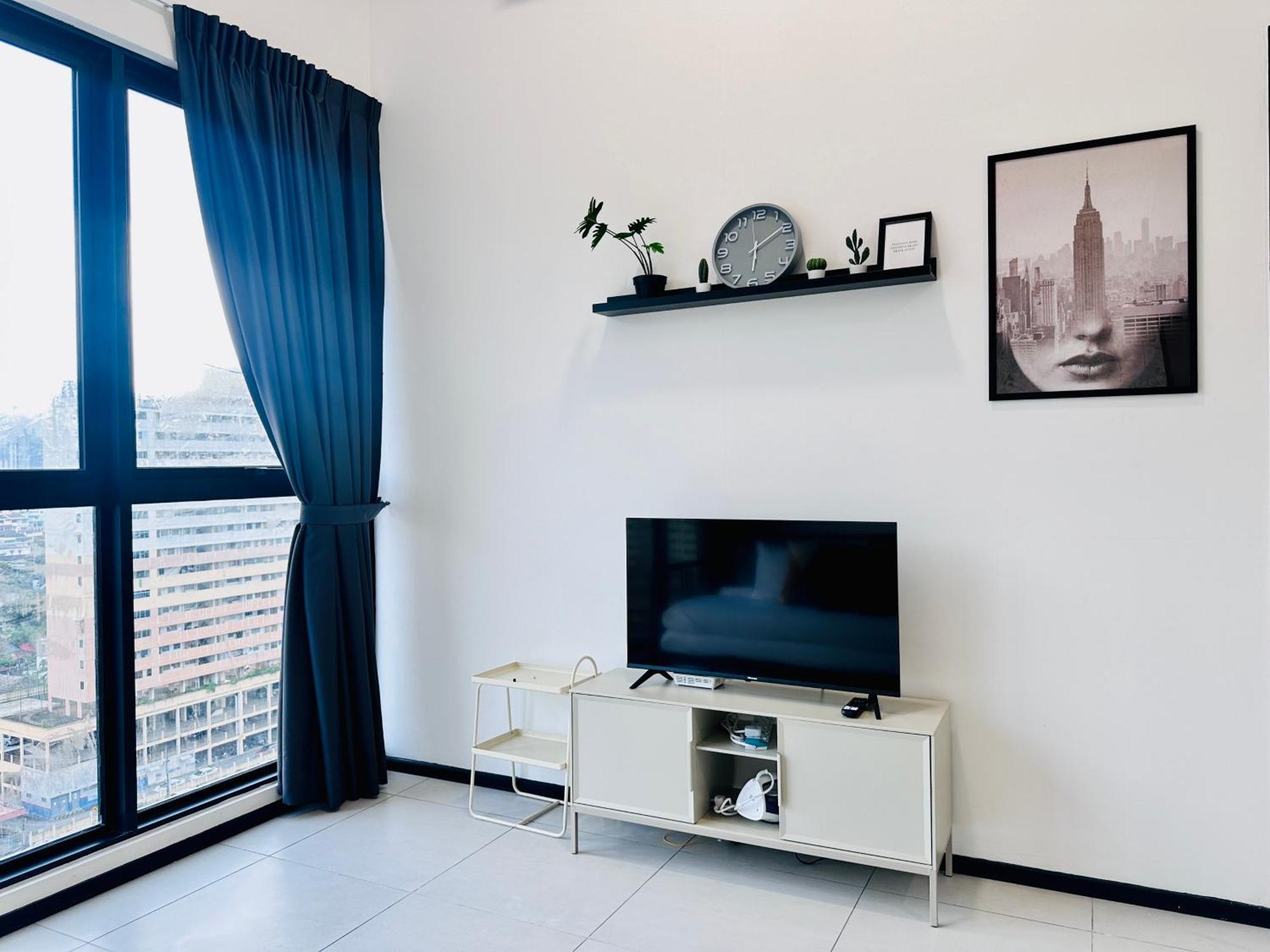 New 2br Or 3br Homey Getaway 7 To 10 Pax At Urban Suites, Georgetown By Urban Staycation Lod *