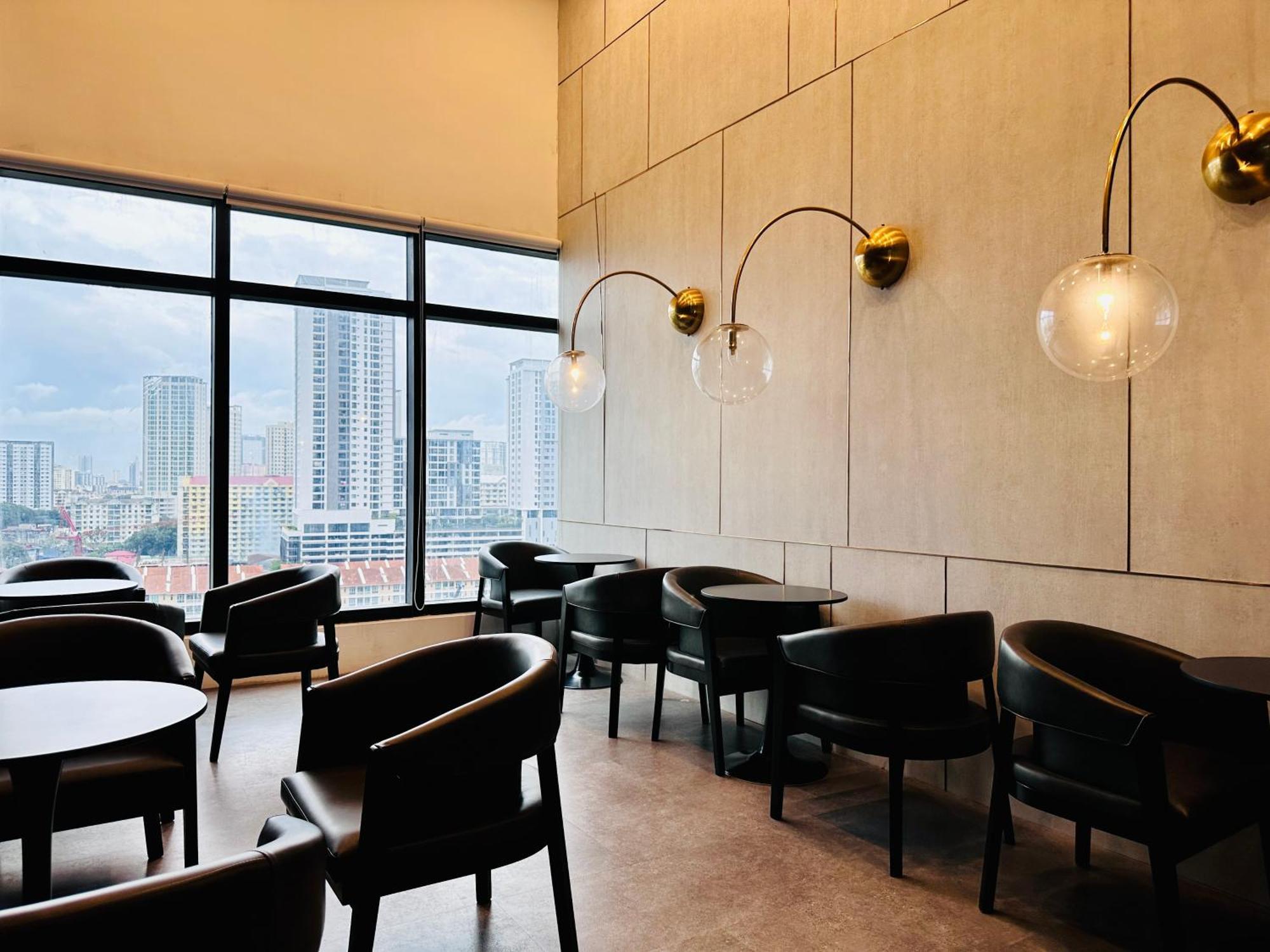 New 2br Or 3br Homey Getaway 7 To 10 Pax At Urban Suites, Georgetown By Urban Staycation Lod *