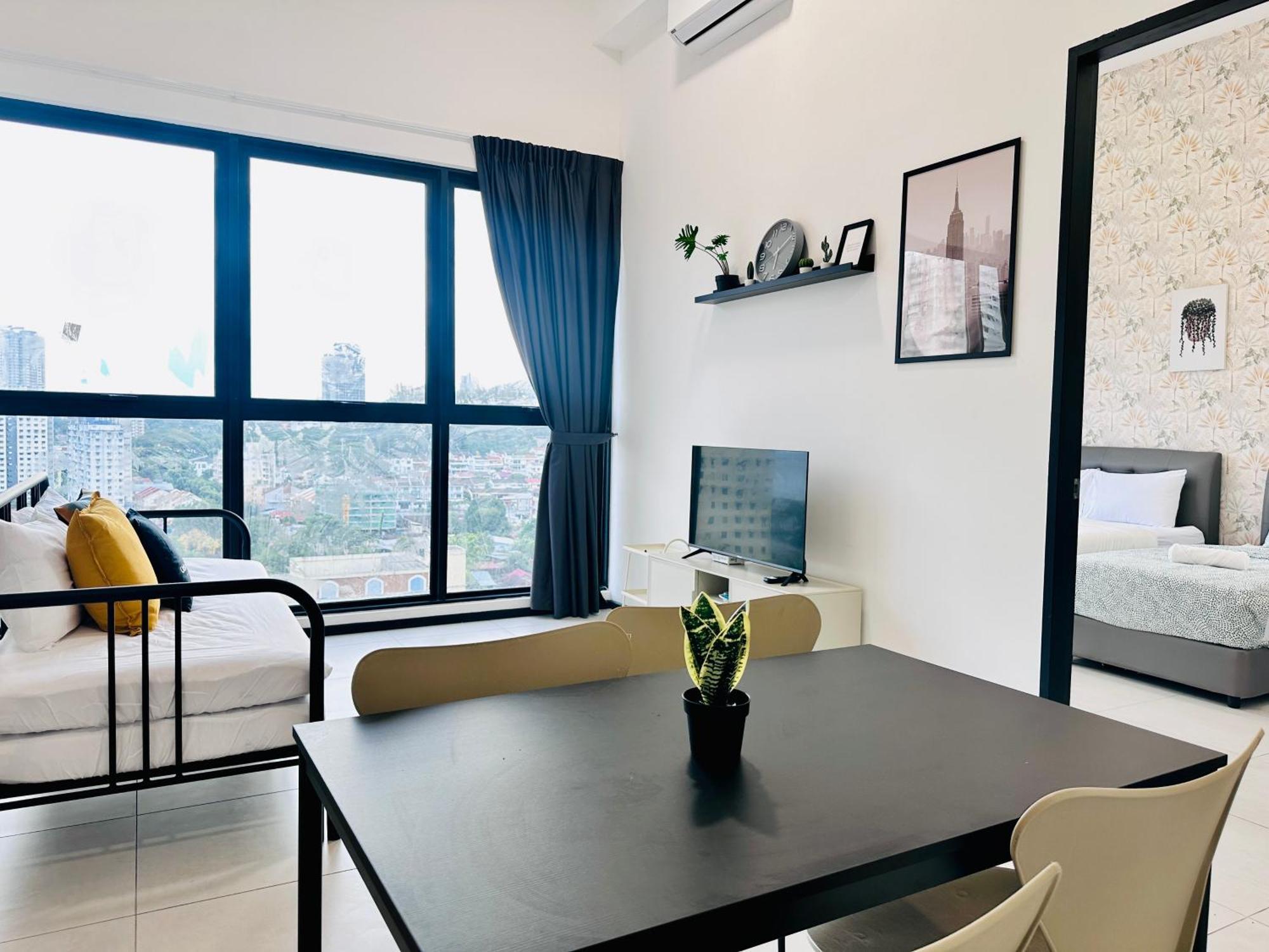 Apartment New 2br Or 3br Homey Getaway 7 To 10 Pax At Urban Suites, Georgetown By Urban Staycation Lod *