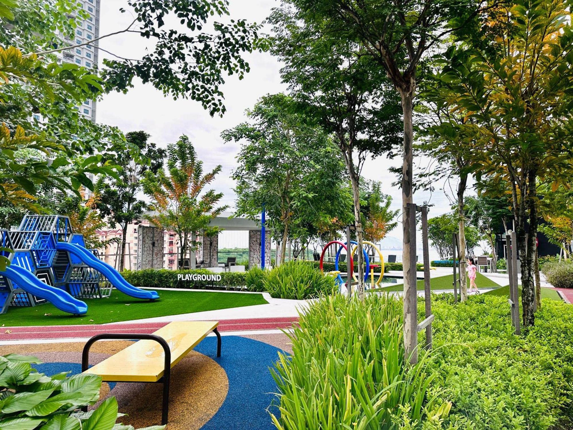 Apartment New 2br Or 3br Homey Getaway 7 To 10 Pax At Urban Suites, Georgetown By Urban Staycation Lod