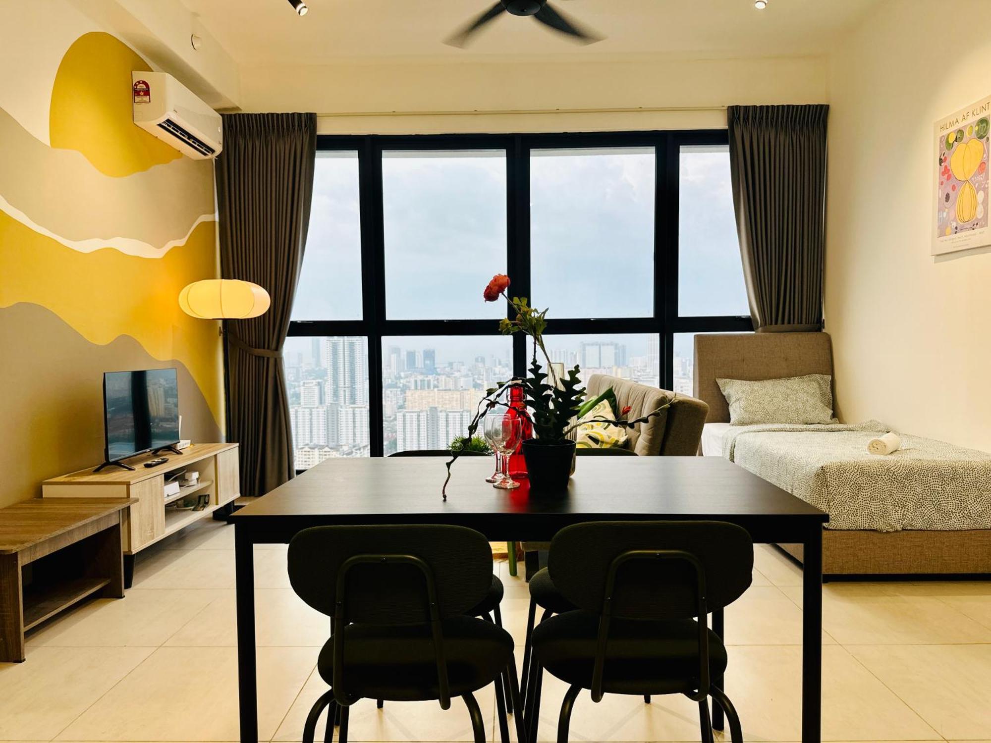 Apartment New 2br Or 3br Homey Getaway 7 To 10 Pax At Urban Suites, Georgetown By Urban Staycation Lod